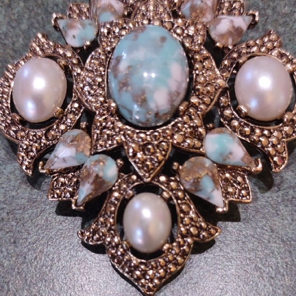 Vintage Sarah Coventry Gold ToneRemembrance Brooch Faux Turquois and Pearl - Picture 6 of 7